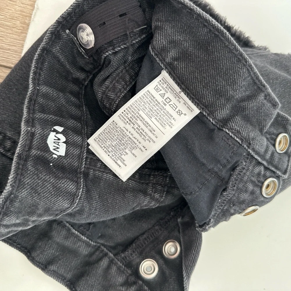 Old Navy Denim Shorts - Picture 2 of 4